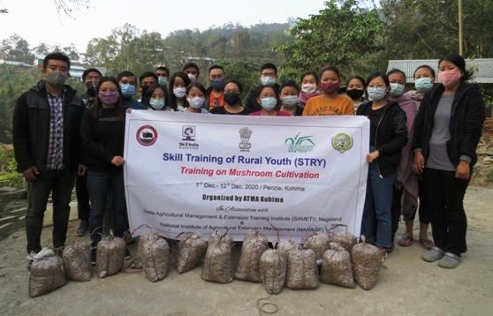 Participants with officials and others during the training on oyster mushroom cultivation through paddy straw at Perizie Colony, Kohima from December 7 to 12. (Photo Courtesy: ATMA Kohima) 